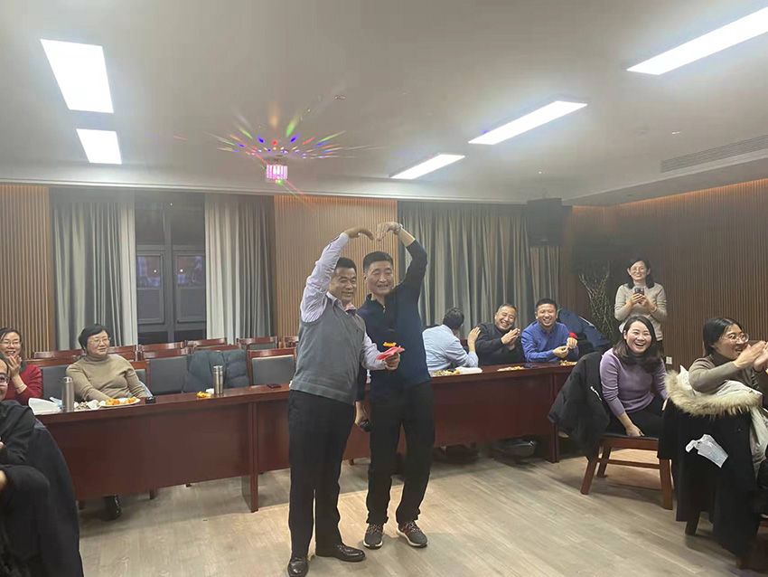 点击查看详细信息<br>标题：比心 阅读次数：866
