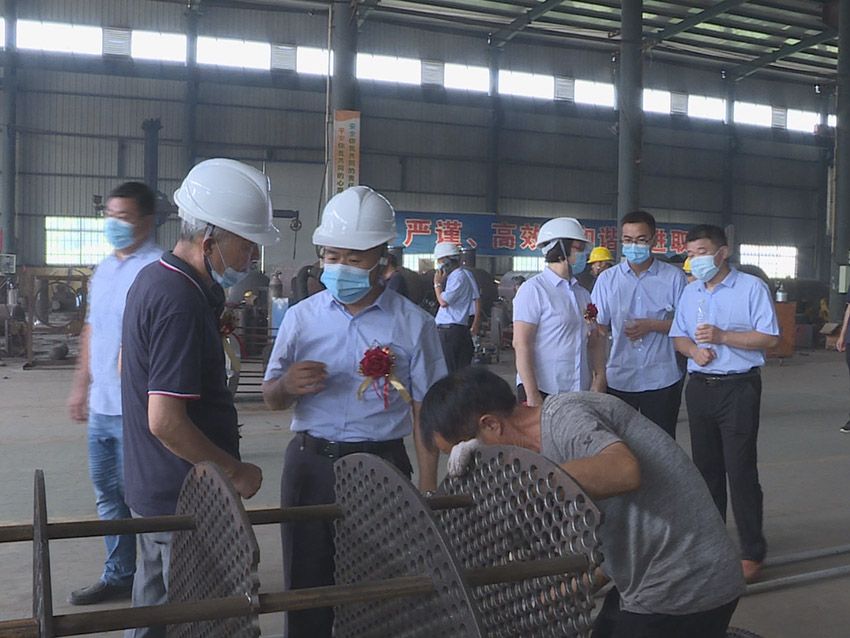 点击查看详细信息<br>标题：参观设备加工厂 阅读次数：884